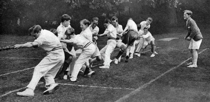 Framed Print : Tug-of-war at the Mill Hill Junior School sports day, London, 1926-1927 Framed Print : Tug-of-war at the Mill Hill Junior School sports day, London, 1926-1927