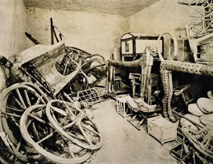 Framed Print : Tutankhamuns tomb, Valley of the Kings, Egypt, November, 1922. Artist: Harry Burton Framed Print : Tutankhamuns tomb, Valley of the Kings, Egypt, November, 1922. Artist: Harry Burton