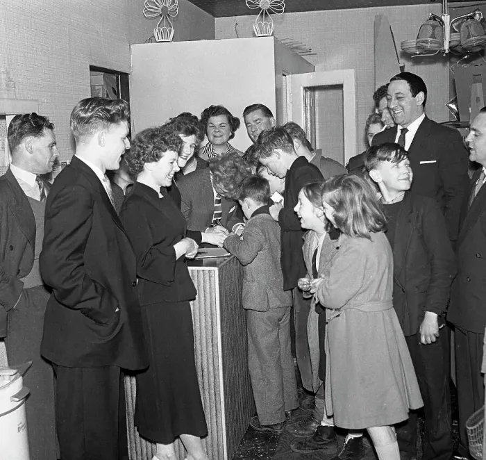 Framed Print : TV and recording star Wee Willie Harris visits South Yorkshire, 1958. Artist Framed Print : TV and recording star Wee Willie Harris visits South Yorkshire, 1958. Artist