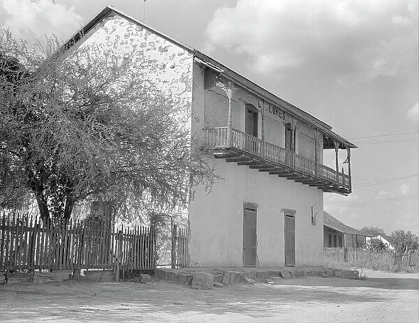 Type of house on the American-Mexican border, Rio Grande Valley, Texas, 1936. Creator: Dorothea Lange