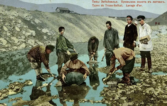 Framed Print : Types of Transbaikalia. Washing gold in trays, 1900. Creator: Unknown Framed Print : Types of Transbaikalia. Washing gold in trays, 1900. Creator: Unknown