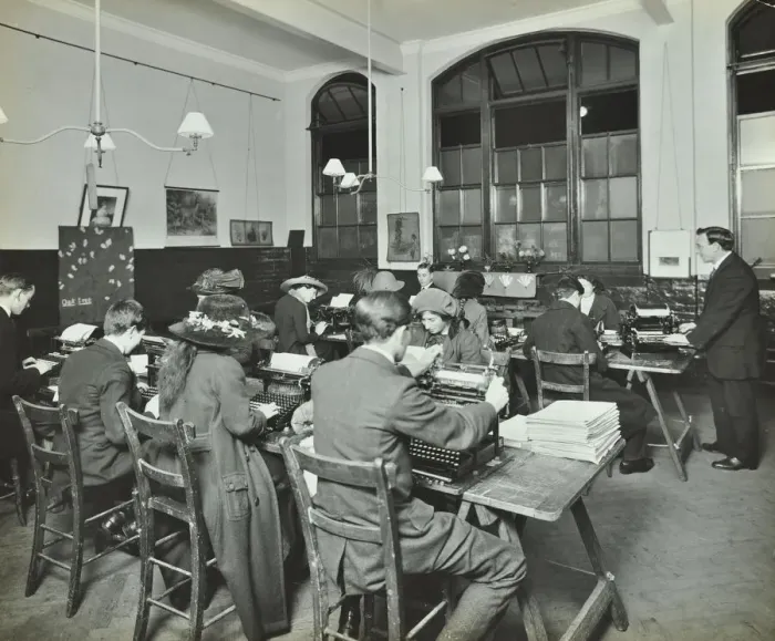Framed Print : Typewriting class, Hammersmith Commercial Institute, London, 1913 Framed Print : Typewriting class, Hammersmith Commercial Institute, London, 1913