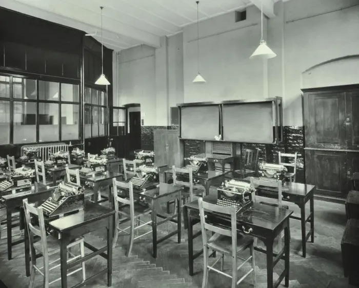 Framed Print : Typewriting room, Balham and Tooting Commercial Institute, London, 1931 Framed Print : Typewriting room, Balham and Tooting Commercial Institute, London, 1931