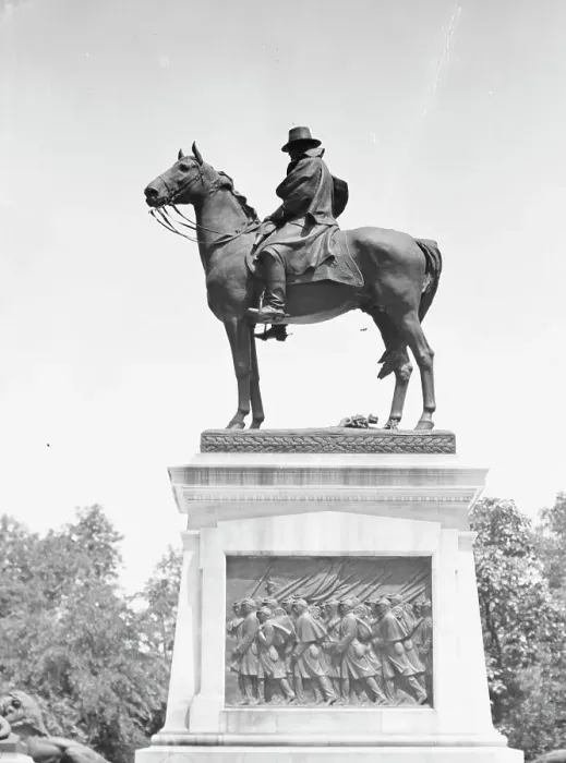 Framed Print : Ulysses S. Grant - Equestrian statues in Washington, D.C. between 1911 and 1942. Creator: Arnold Genthe