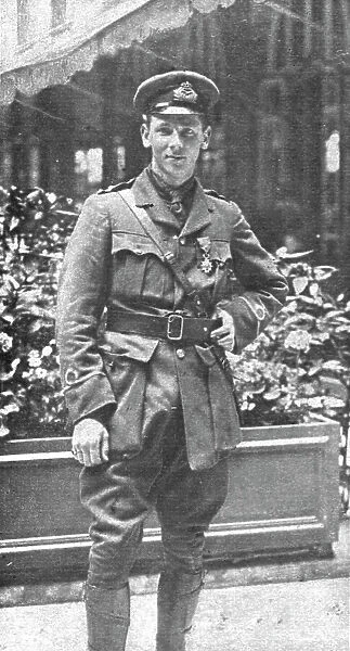 'Un heros de l'aviation Britannique; le Lieutenant Warneford, photographie a Paris... 1915. Creator: Unknown