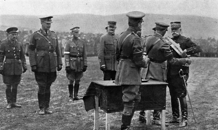 Framed Print : Une ceremonie militaire a Salonique; Le general Sarrail decore par le general Mahon... 1916. Creator: Unknown Framed Print : Une ceremonie militaire a Salonique; Le general Sarrail decore par le general Mahon... 1916. Creator: Unknown