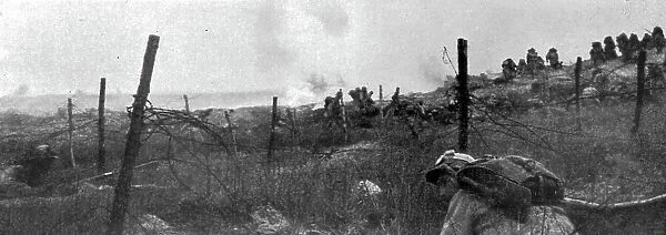 'Une contre-attaque sur les pentes de Douaumont, le 11 avril dernier, 1916. Creator: Unknown