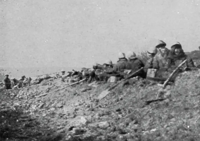 Framed Print : Une semaine de combats sur la rive gauche de la Meuse; 12 mars. --Nos soldats... 1916. Creator: Unknown Framed Print : Une semaine de combats sur la rive gauche de la Meuse; 12 mars. --Nos soldats... 1916. Creator: Unknown