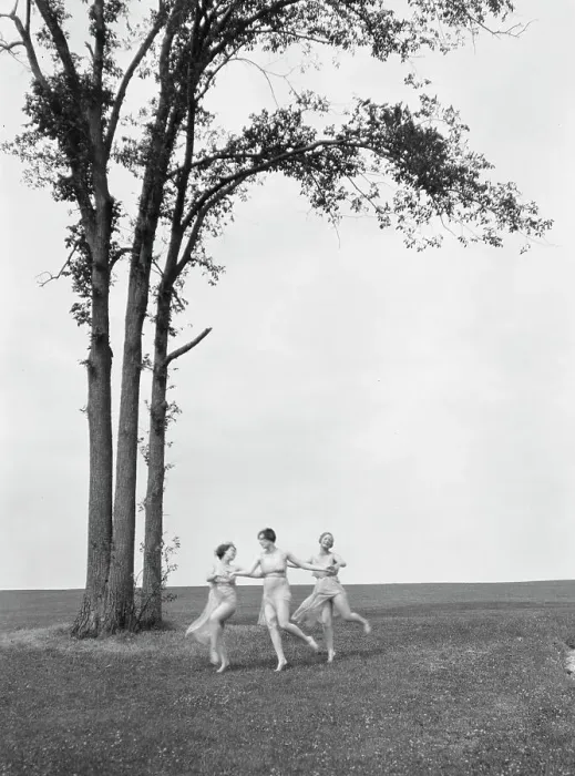 Framed Print : Unidentified dancers, possibly Elizabeth Duncan dancers, between 1911 and 1942. Creator: Arnold Genthe Framed Print : Unidentified dancers, possibly Elizabeth Duncan dancers, between 1911 and 1942. Creator: Arnold Genthe