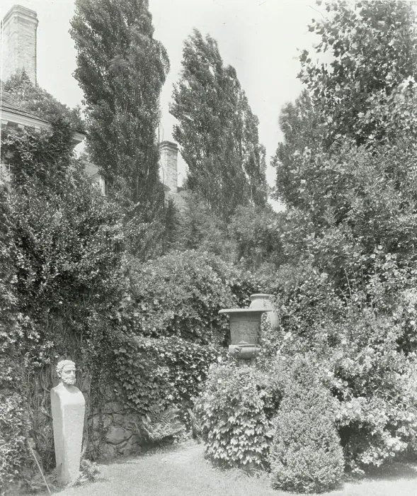 Framed Print : Unidentified house and garden, between 1910 and 1935. Creator: Frances Benjamin Johnston Framed Print : Unidentified house and garden, between 1910 and 1935. Creator: Frances Benjamin Johnston
