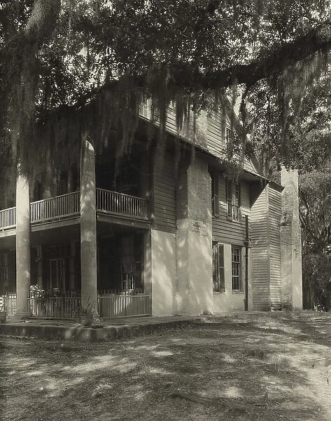 Unidentified house, Natchez vic. Adams County, Mississippi, 1938. Creator: Frances Benjamin Johnston