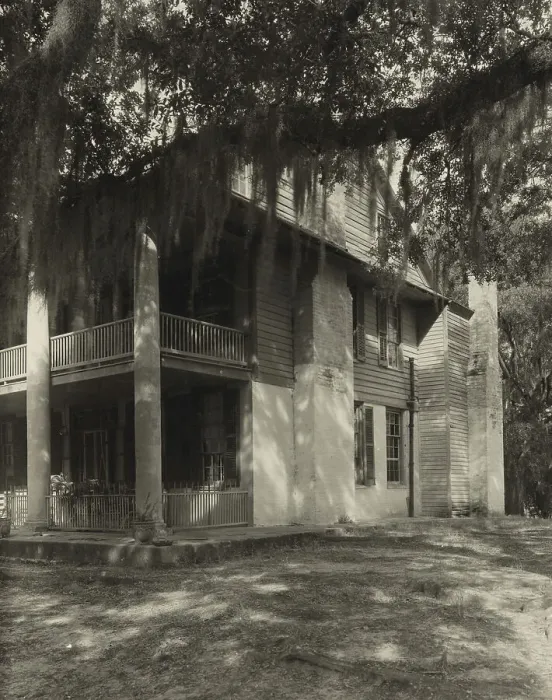 Framed Print : Unidentified house, Natchez vic. Adams County, Mississippi, 1938. Creator: Frances Benjamin Johnston Framed Print : Unidentified house, Natchez vic. Adams County, Mississippi, 1938. Creator: Frances Benjamin Johnston