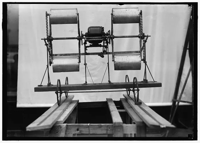 Framed Print : Unidentified Machine Model, between 1914 and 1918. Creator: Harris & Ewing. Unidentified Machine Model, between 1914 and 1918. Creator: Harris & Ewing Framed Print : Unidentified Machine Model, between 1914 and 1918. Creator: Harris & Ewing. Unidentified Machine Model, between 1914 and 1918. Creator: Harris & Ewing