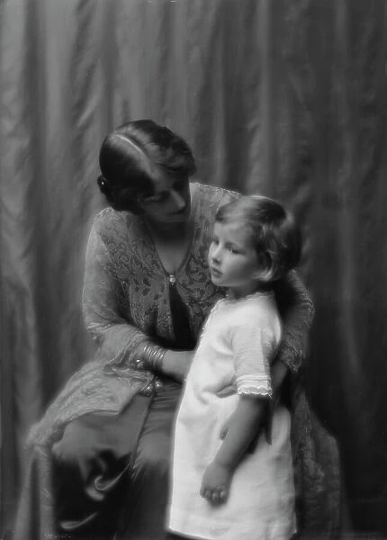 Unidentified woman and child, possibly Mrs. Charles I. McBurney and child, portrait... ca. 1912. Creator: Arnold Genthe