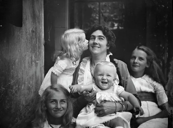 Framed Print : Unidentified woman with four children, portrait photograph, between 1911 and 1942. Creator: Arnold Genthe Framed Print : Unidentified woman with four children, portrait photograph, between 1911 and 1942. Creator: Arnold Genthe