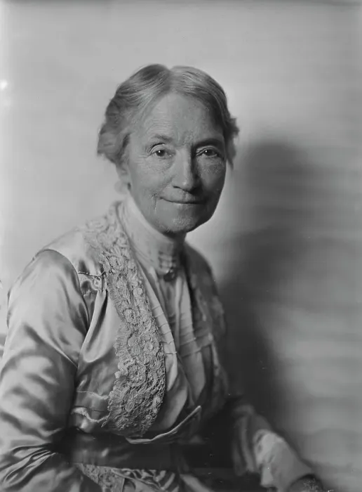 Framed Print : Unidentified woman, portrait photograph, between 1911 and 1942. Creator: Arnold Genthe Framed Print : Unidentified woman, portrait photograph, between 1911 and 1942. Creator: Arnold Genthe