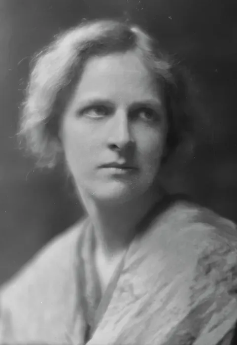 Framed Print : Unidentified woman, possibly Mrs. Augustin Duncan or Mrs. A.G. Motley, portrait photograph, 1915. Creator: Arnold Genthe Framed Print : Unidentified woman, possibly Mrs. Augustin Duncan or Mrs. A.G. Motley, portrait photograph, 1915. Creator: Arnold Genthe