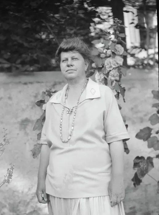 Framed Print : Unidentified woman, possibly Mrs. Cosgrave, standing outdoors, not before 1917. Creator: Arnold Genthe Framed Print : Unidentified woman, possibly Mrs. Cosgrave, standing outdoors, not before 1917. Creator: Arnold Genthe