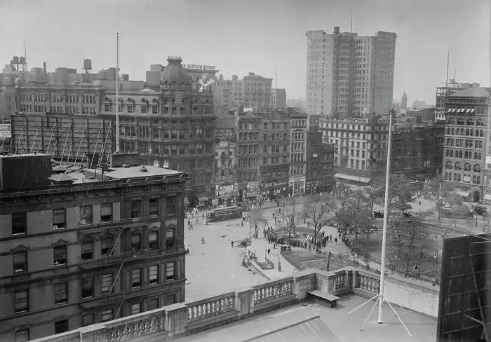 Framed Print : Union Sq. N.Y. between c1910 and c1915. Creator: Bain News Service Framed Print : Union Sq. N.Y. between c1910 and c1915. Creator: Bain News Service