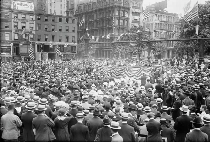 Framed Print : Union Square, 1916. Creator: Bain News Service Framed Print : Union Square, 1916. Creator: Bain News Service