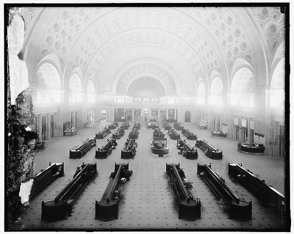 Union Station, between 1910 and 1920. Creator: Harris & Ewing. Union Station, between 1910 and 1920. Creator: Harris & Ewing