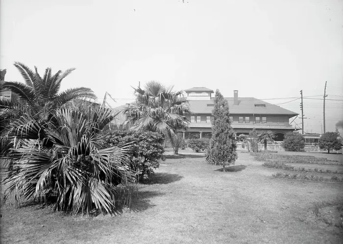 Framed Print : Union Station Park, New Orleans, La. c1906. Creator: Unknown Framed Print : Union Station Park, New Orleans, La. c1906. Creator: Unknown