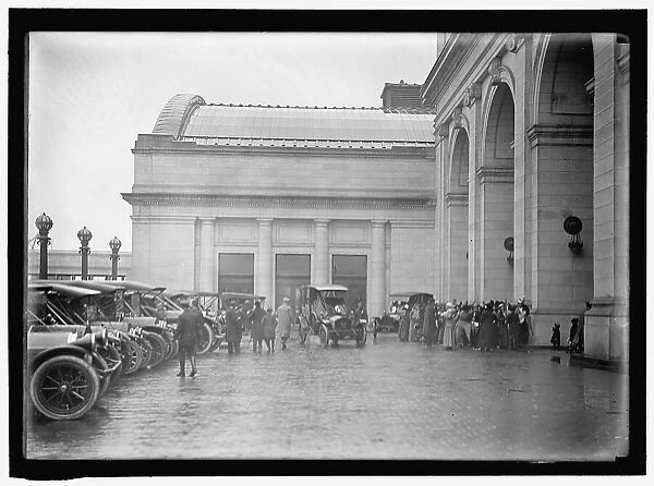 Union Station scene, between 1911 and 1920. Creator: Harris & Ewing. Union Station scene, between 1911 and 1920. Creator: Harris & Ewing