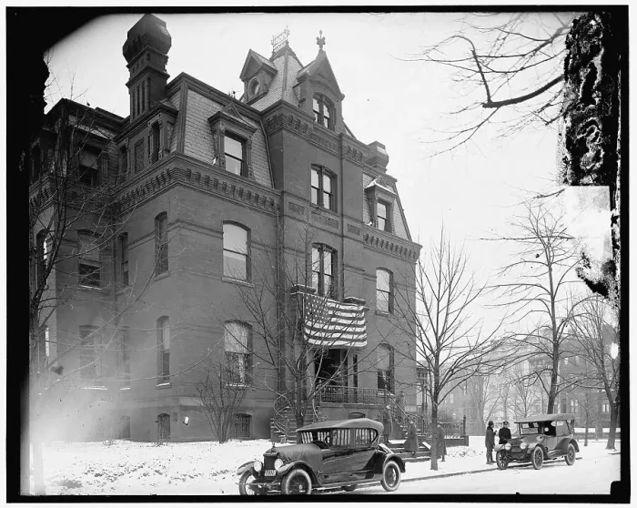 Framed Print : United Service Club, between 1910 and 1920. Creator: Harris & Ewing. United Service Club, between 1910 and 1920. Creator: Harris & Ewing Framed Print : United Service Club, between 1910 and 1920. Creator: Harris & Ewing. United Service Club, between 1910 and 1920. Creator: Harris & Ewing