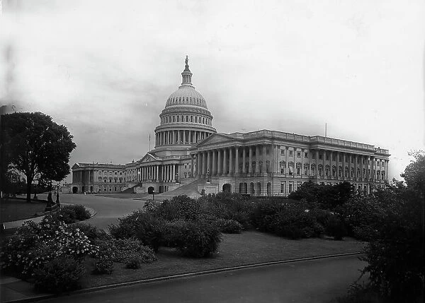 United States Capitol, Washington, D.C. between 1900 and 1905. Creator: Unknown