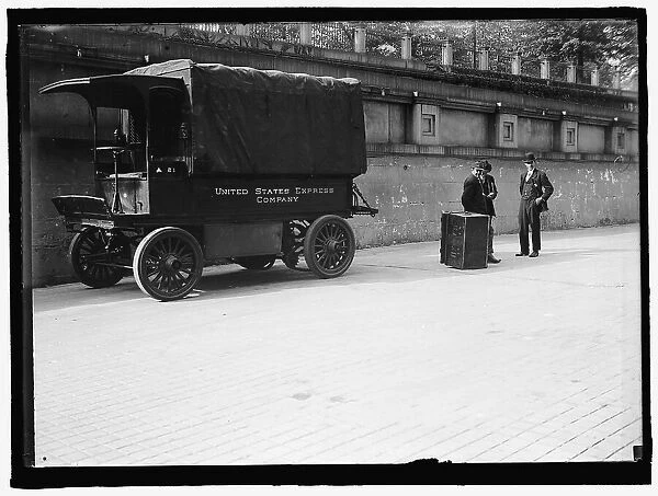 United States Express Company truck, between 1910 and 1917. Creator: Harris & Ewing. United States Express Company truck, between 1910 and 1917. Creator: Harris & Ewing