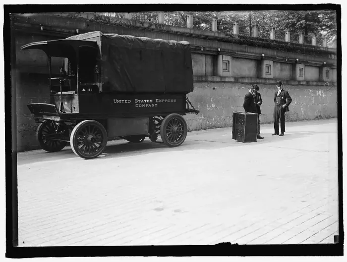 Framed Print : United States Express Company truck, between 1910 and 1917. Creator: Harris & Ewing. United States Express Company truck, between 1910 and 1917. Creator: Harris & Ewing Framed Print : United States Express Company truck, between 1910 and 1917. Creator: Harris & Ewing. United States Express Company truck, between 1910 and 1917. Creator: Harris & Ewing