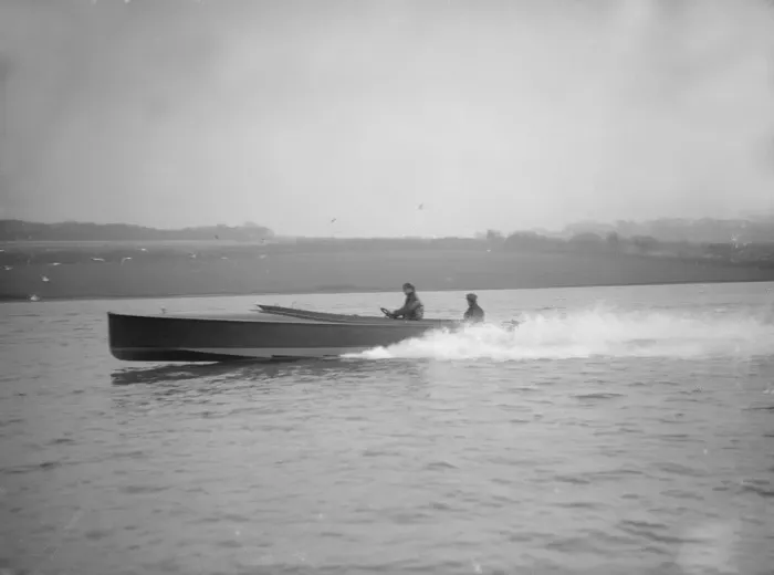 Framed Print : Unknown hydroplane underway, 1912. Creator: Kirk & Sons of Cowes Framed Print : Unknown hydroplane underway, 1912. Creator: Kirk & Sons of Cowes
