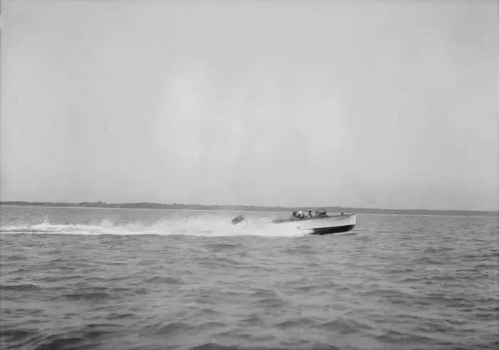 Framed Print : Unknown speedboat underway. Creator: Kirk & Sons of Cowes Framed Print : Unknown speedboat underway. Creator: Kirk & Sons of Cowes