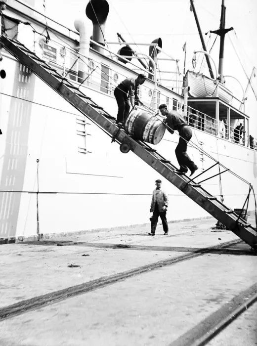 Framed Print : Unloading a barrel from a ship down a gangway, London, c1905 Framed Print : Unloading a barrel from a ship down a gangway, London, c1905