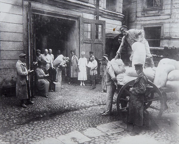 Unloading food, the House of Scientists, Petrograd, Russia, c1920-c1924(?)