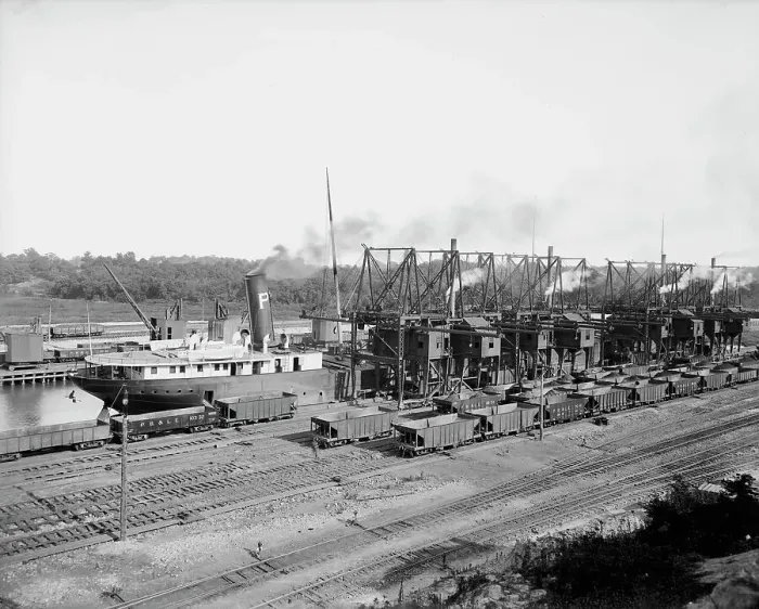 Framed Print : Unloading ore at Conneaut, Ohio, Brown conveying hoists, ca 1900. Creator: Unknown Framed Print : Unloading ore at Conneaut, Ohio, Brown conveying hoists, ca 1900. Creator: Unknown