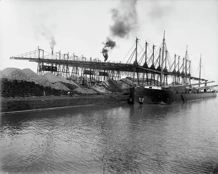 Framed Print : Unloading ore at L.S. & M.S. [Lake Shore & Michigan Southern] Ry. Co.'s docks, Ashtabula, Ohio, c1900 Creator: Unknown. Unloading ore at L.S. & M.S. [Lake Shore & Michigan Southern] Ry. Co.'s docks, Ashtabula, Ohio, c1900 Creator: Unknown