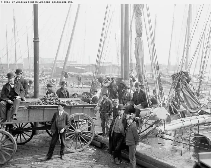 Framed Print : Unloading oyster luggers, Baltimore, Md. (1905?). Creator: Unknown Framed Print : Unloading oyster luggers, Baltimore, Md. (1905?). Creator: Unknown