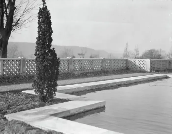 Framed Print : Untermeyer [i.e. Untermyer] garden, 1917 Creator: Arnold Genthe
