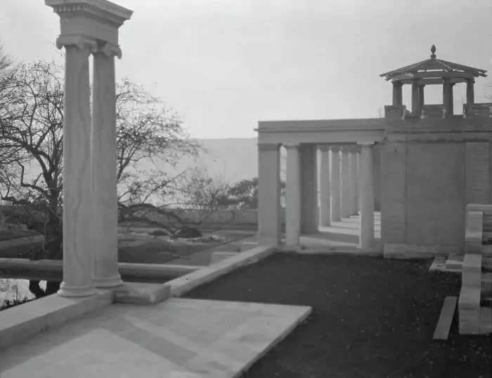 Framed Print : Untermeyer [i.e. Untermyer] garden, 1917 Creator: Arnold Genthe