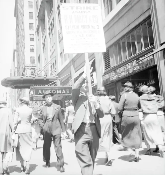 Framed Print : [Untitled photo]: New York City street scene, 1936. Creator: Dorothea Lange