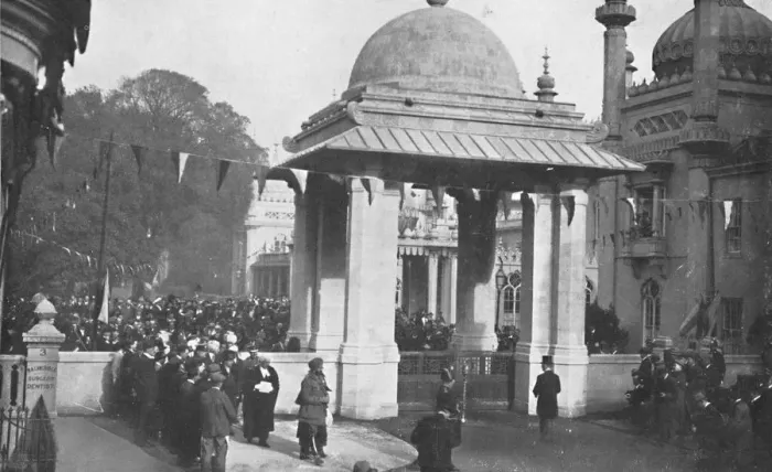 Framed Print : Unveiling of the Indian Memorial Gateway by the Maharaja of Patiala, 26th October 1921, (1939) Framed Print : Unveiling of the Indian Memorial Gateway by the Maharaja of Patiala, 26th October 1921, (1939)