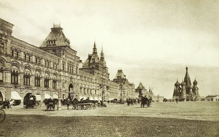 Framed Print : The upper trading rows in Red Square, Moscow, Russia, 1910s Framed Print : The upper trading rows in Red Square, Moscow, Russia, 1910s