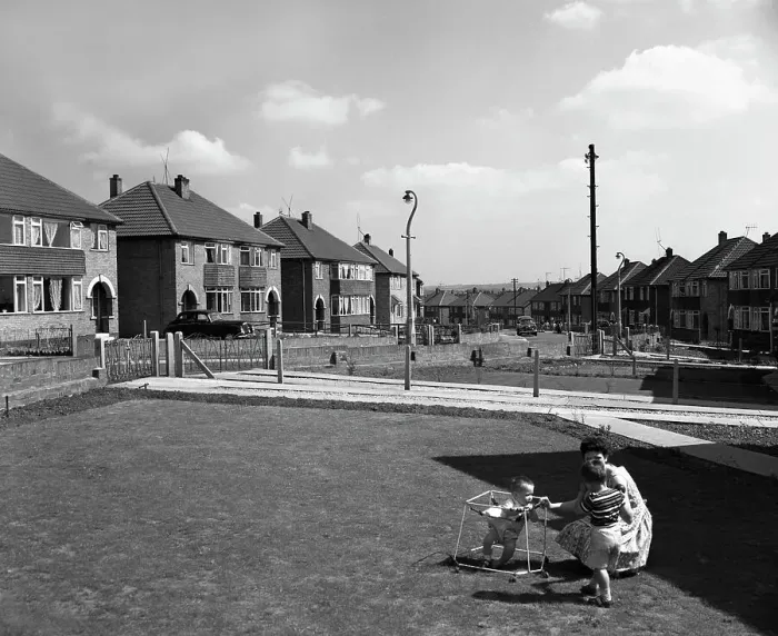 Framed Print : Urban regeneration, Cresswell Estate, Swinton, South Yorkshire, 1963 Framed Print : Urban regeneration, Cresswell Estate, Swinton, South Yorkshire, 1963