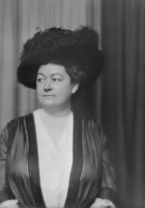 Framed Print : Urchs, Ernst, Mrs. portrait photograph, 1913. Creator: Arnold Genthe Framed Print : Urchs, Ernst, Mrs. portrait photograph, 1913. Creator: Arnold Genthe