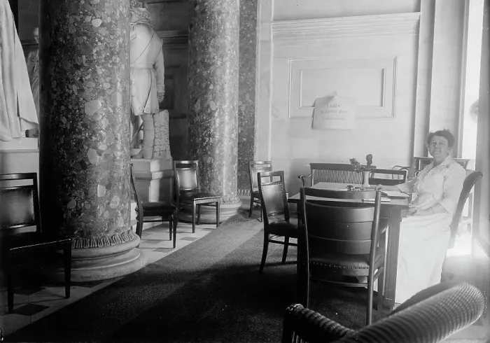 Framed Print : U.S. Capitol - Ladies Reception Room, 1917. Creator: Harris & Ewing. U.S. Capitol - Ladies Reception Room, 1917. Creator: Harris & Ewing Framed Print : U.S. Capitol - Ladies Reception Room, 1917. Creator: Harris & Ewing. U.S. Capitol - Ladies Reception Room, 1917. Creator: Harris & Ewing