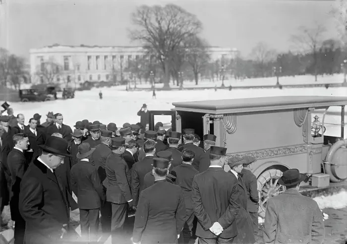 Framed Print : U.S. Capitol - Visitors, Etc. Casket Being Placed In Hearse, 1914. Creator: Harris & Ewing. U.S. Capitol - Visitors, Etc. Casket Being Placed In Hearse, 1914. Creator: Harris & Ewing Framed Print : U.S. Capitol - Visitors, Etc. Casket Being Placed In Hearse, 1914. Creator: Harris & Ewing. U.S. Capitol - Visitors, Etc. Casket Being Placed In Hearse, 1914. Creator: Harris & Ewing