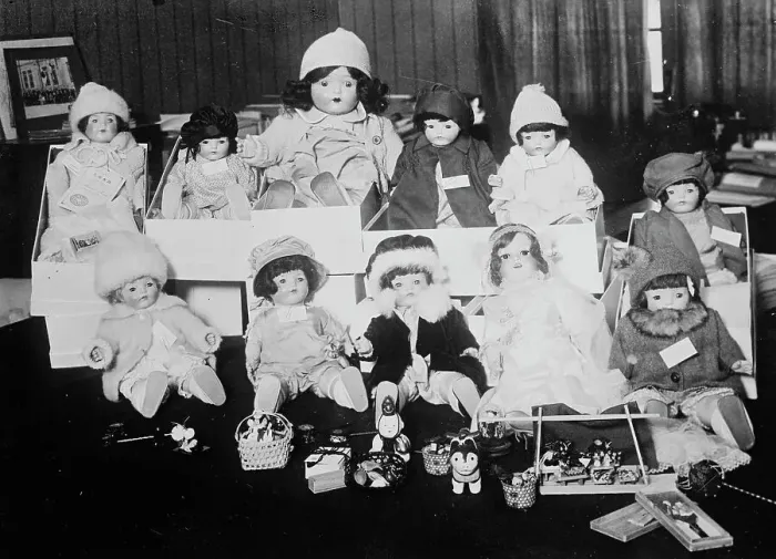 Framed Print : U.S. dolls for Japanese children, between c1915 and c1920. Creator: Bain News Service Framed Print : U.S. dolls for Japanese children, between c1915 and c1920. Creator: Bain News Service