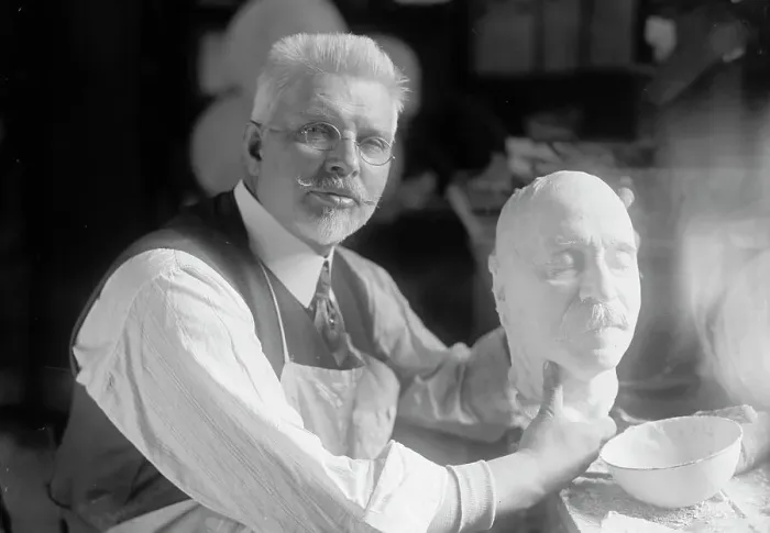 Framed Print : U.S.J. Dunbar with Death Mask of Admiral Dewey, 1917. Creator: Harris & Ewing. U.S.J. Dunbar with Death Mask of Admiral Dewey, 1917. Creator: Harris & Ewing Framed Print : U.S.J. Dunbar with Death Mask of Admiral Dewey, 1917. Creator: Harris & Ewing. U.S.J. Dunbar with Death Mask of Admiral Dewey, 1917. Creator: Harris & Ewing
