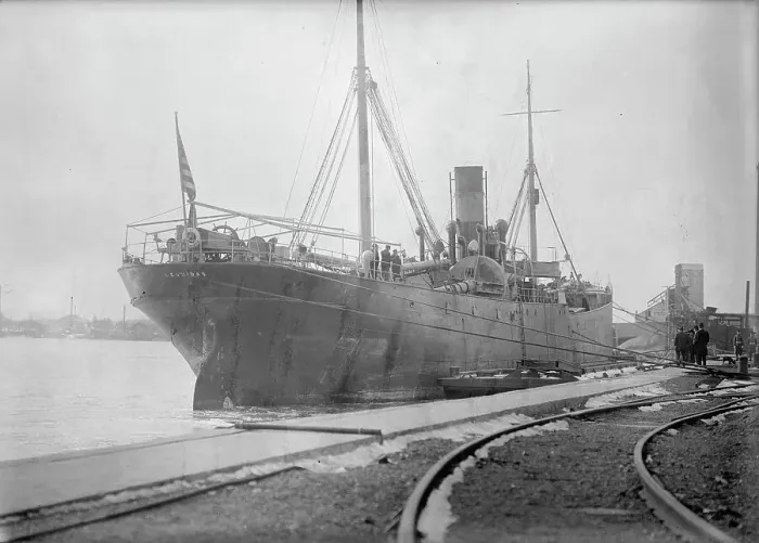 Framed Print : U.S.S Leonidas - Arriving with Mast of U.S.S. Maine, 1911. Creator: Harris & Ewing. U.S.S Leonidas - Arriving with Mast of U.S.S. Maine, 1911. Creator: Harris & Ewing Framed Print : U.S.S Leonidas - Arriving with Mast of U.S.S. Maine, 1911. Creator: Harris & Ewing. U.S.S Leonidas - Arriving with Mast of U.S.S. Maine, 1911. Creator: Harris & Ewing